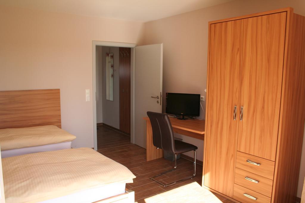 Pension Am Sundhaeuser See Nordhausen Exterior foto